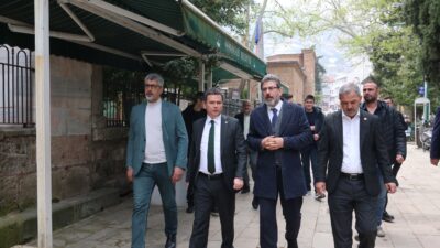 Osmangazi Belediye Başkanı Erkan Aydın, Muradiye Mahallesi’nde vatandaşlarla bir araya