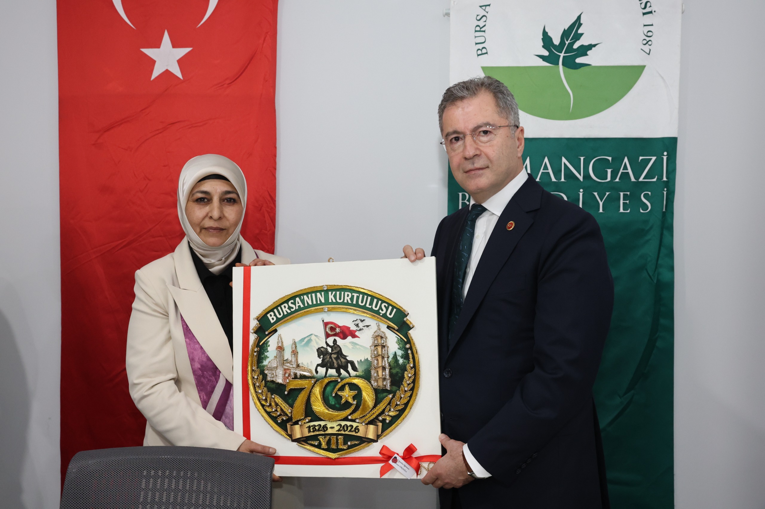 OSMEK kursiyerlerinin yıl boyunca hazırladığı el emeği ürünler sergide beğeniye