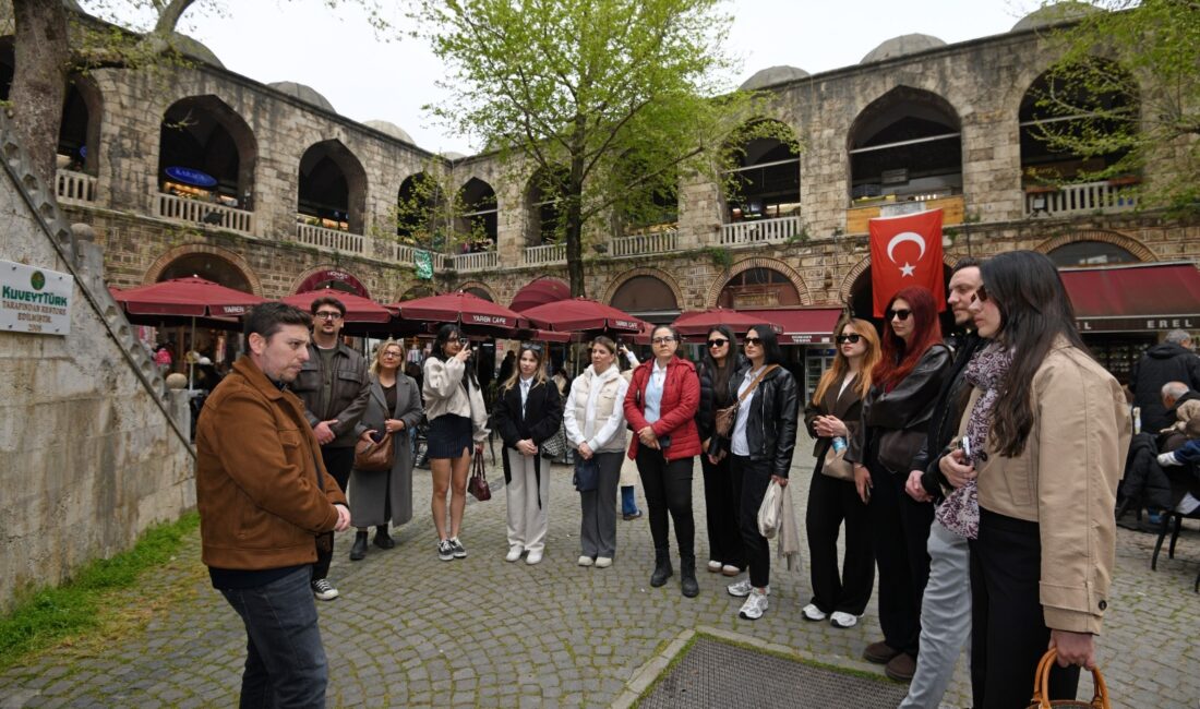 Osmangazi Belediyesi’nin düzenlediği gastronomi turunda öğrenciler, Bursa’nın coğrafi işaretli lezzetlerini