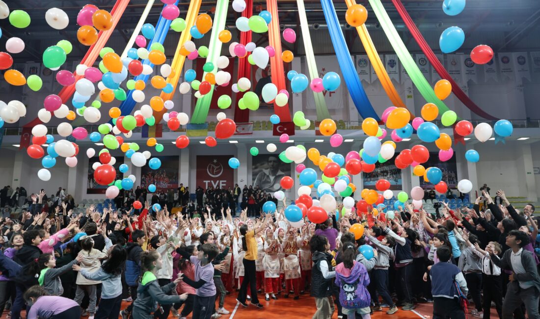 Nilüfer’de düzenlenen Uluslararası Spor Şenlikleri, 171 okuldan 20 bin öğrencinin