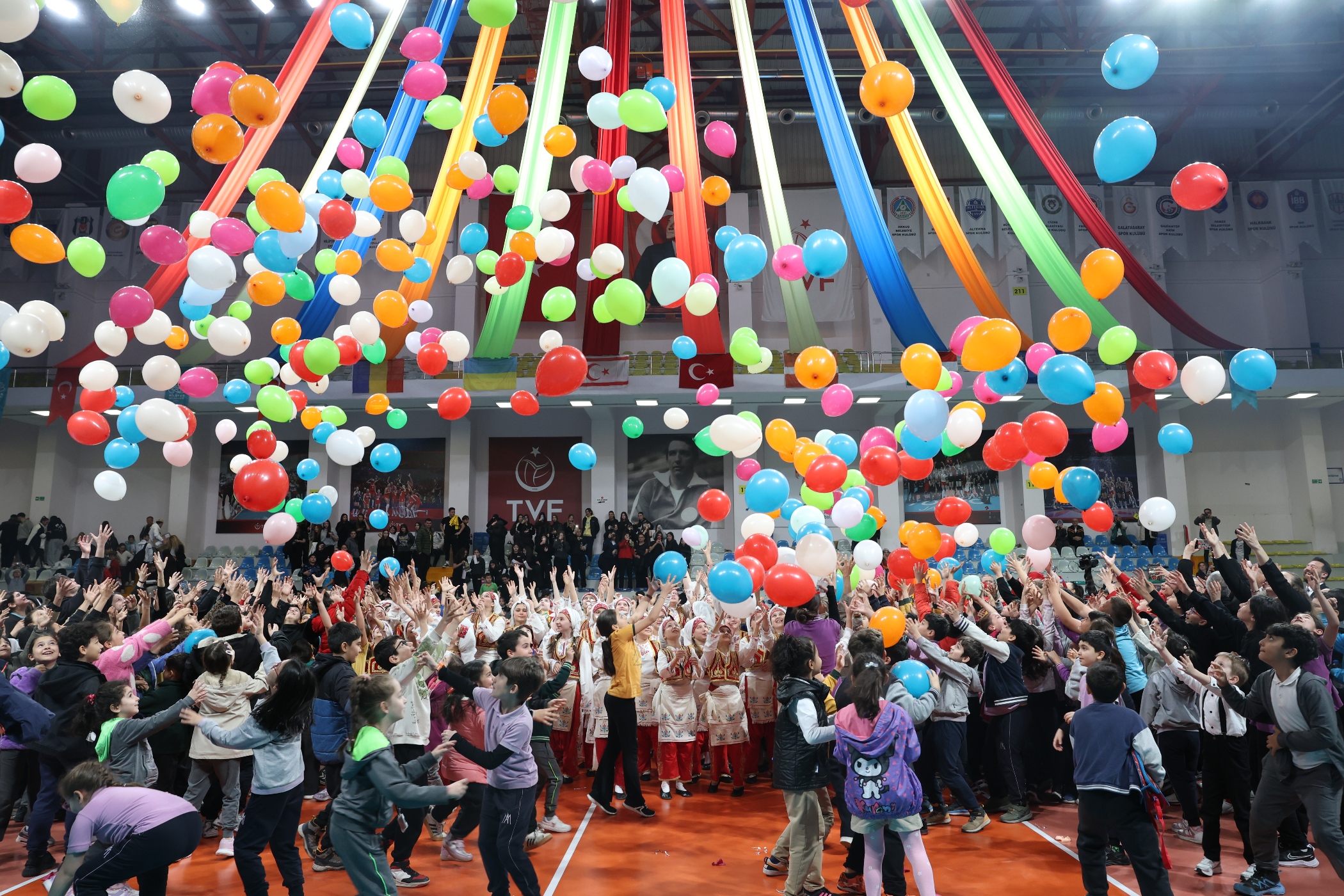 Nilüfer’de düzenlenen Uluslararası Spor Şenlikleri, 171 okuldan 20 bin öğrencinin