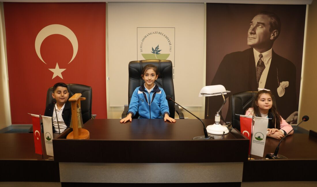 Osmangazi Belediyesi’nde düzenlenen etkinlikte çocuklar meclis deneyimi yaşadı.