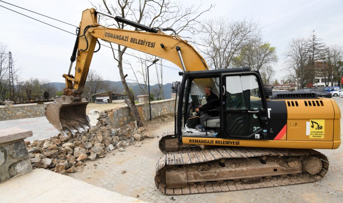 Osmangazi’de sit alanında tespit edilen kaçak yapı ekipler tarafından yıkıldı.