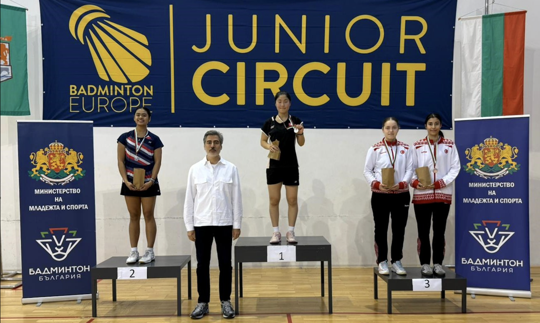 Osmangazi Belediyespor badmintoncuları, Bulgaristan’daki turnuvada gümüş ve bronz madalya kazandı.