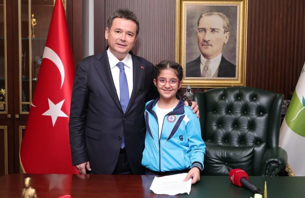 Osmangazi Belediye Başkanı Erkan Aydın, geleceğin teminatı olan çocuklara verdiği