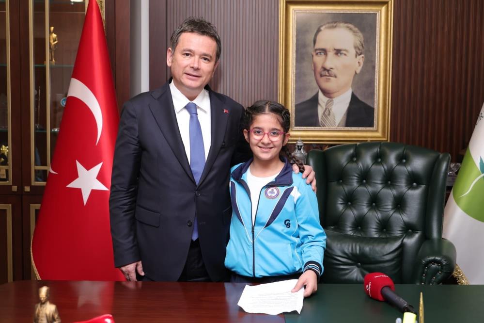 Osmangazi Belediye Başkanı Erkan Aydın, geleceğin teminatı olan çocuklara verdiği