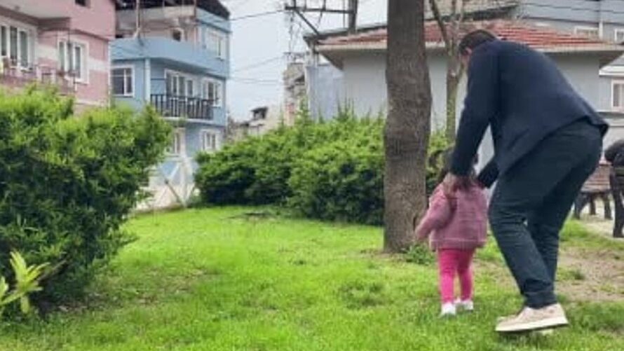 Bursa'da okul ödevi için parktan toplanan bitkiler arasında bulunan zehirli