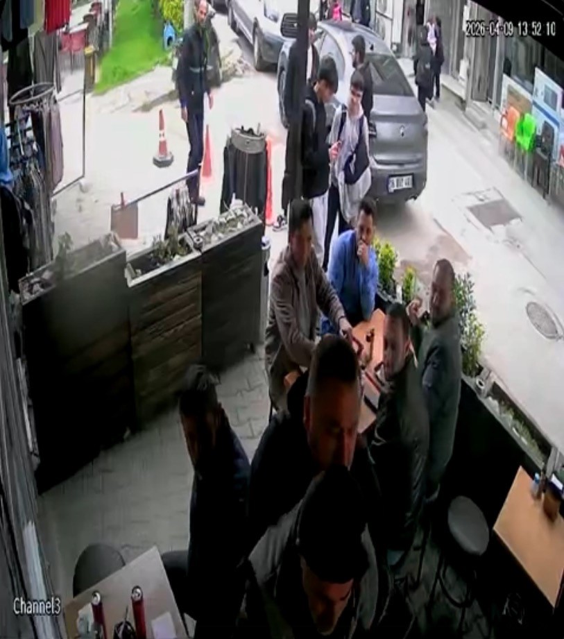 Bursa'da boğazına yemek kaçan 65 yaşındaki vatandaş, esnafın Heimlich manevrasıyla