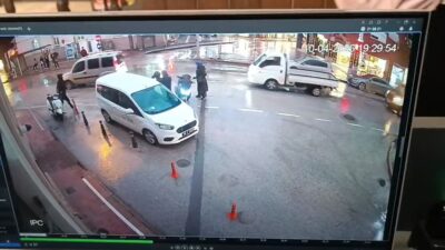 Bursa’nın İnegöl ilçesinde meydana gelen olayda, motosikletinden inerek diğer sürücüye