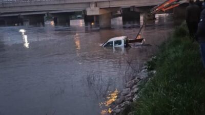 Bursa’da debisi yükselen derede aracıyla sürüklenen sürücü hayatını kaybetti