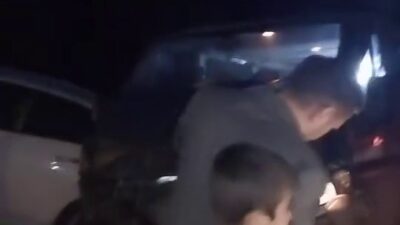 Bursa Orhaneli yolu üzerinde kopan kayalar seyir halindeki araçların üzerine