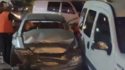 Bursa’da Ankara Yolu üzerinde 3 aracın karıştığı zincirleme kazada araçlar