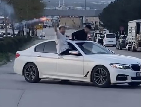 Düğün konvoyu trafiği hiçe saydı 1 Bursam Medya -