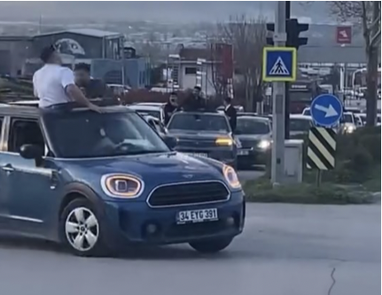 Düğün konvoyu trafiği hiçe saydı 2 Bursam Medya -