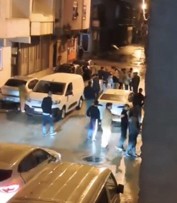 Bursa’da iki grup arasında çıkan kavga mahalleyi adeta savaş alanına