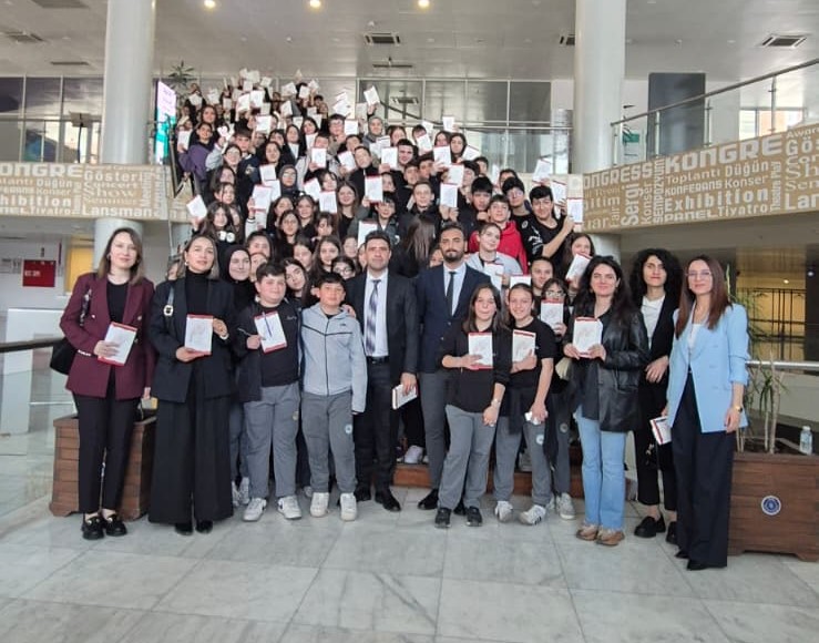 Nuri Erbak Ortaokulu öğrencilerinin kaleminden çıkan “Nuri Erbak’tan Küçük Kalemler”