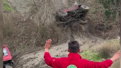 Bursa'da düzenlenen off-road etkinliği renkli görüntülere sahne olurken, parkurda takla