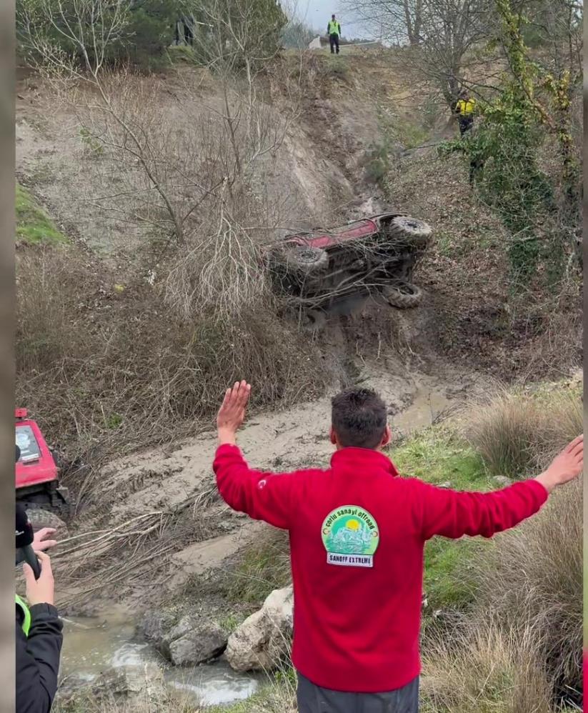Bursa'da düzenlenen off-road etkinliği renkli görüntülere sahne olurken, parkurda takla