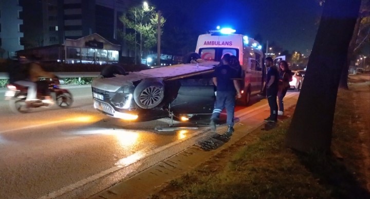 Bursa’nın Osmangazi ilçesinde gece saatlerinde meydana gelen trafik kazasında iki