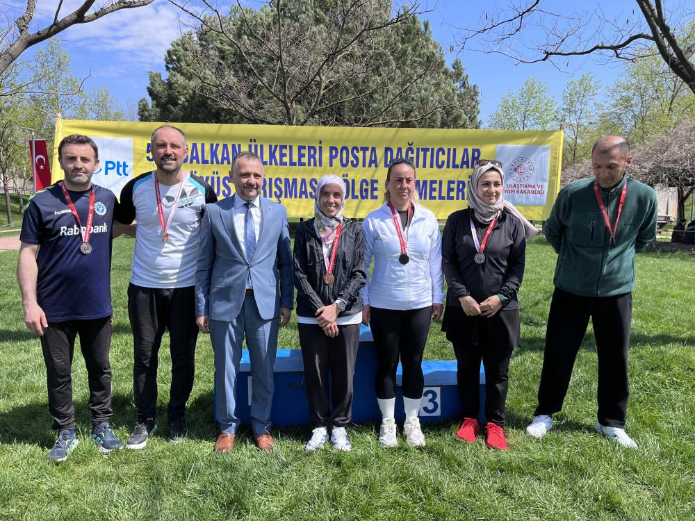 Bursa’da düzenlenen posta dağıtıcıları yarışması renkli görüntülere sahne oldu. 46