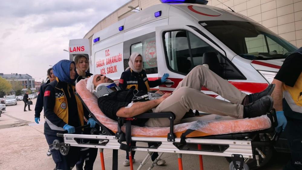 Bursa'nın İnegöl ilçesinde bir mobilya imalathanesine gelen grup, iş yeri