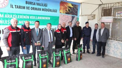 Mudanya Çayönü Mahallesi'nde yağlık ay çiçek tohumu dağıtımı yapıldı