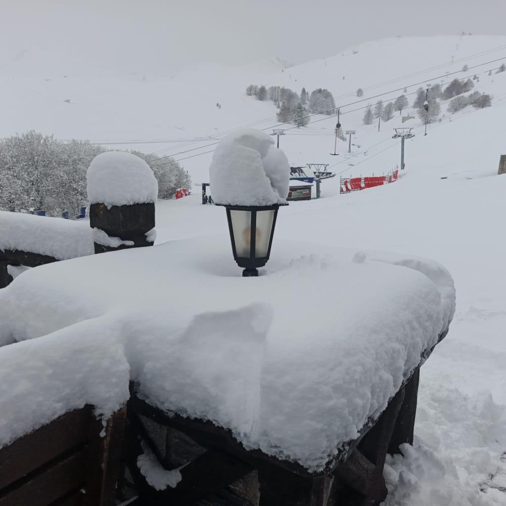 Bursa'da Nisan ayının son günlerinde Uludağ’da etkili olan kar yağışı,