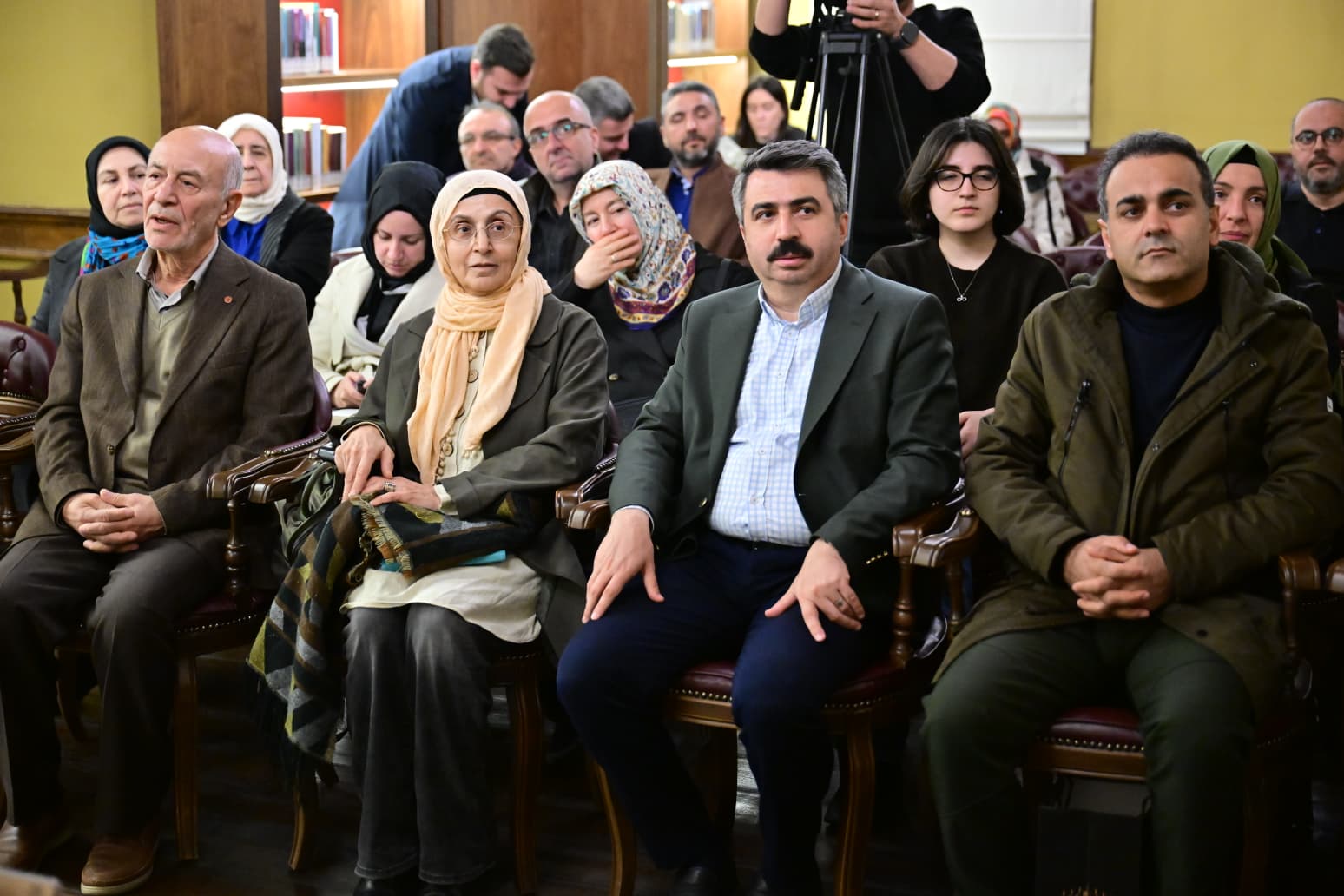 Yıldırım Belediyesi’nin düzenlediği programda yazar Cihan Aktaş, Bursalılarla bir araya