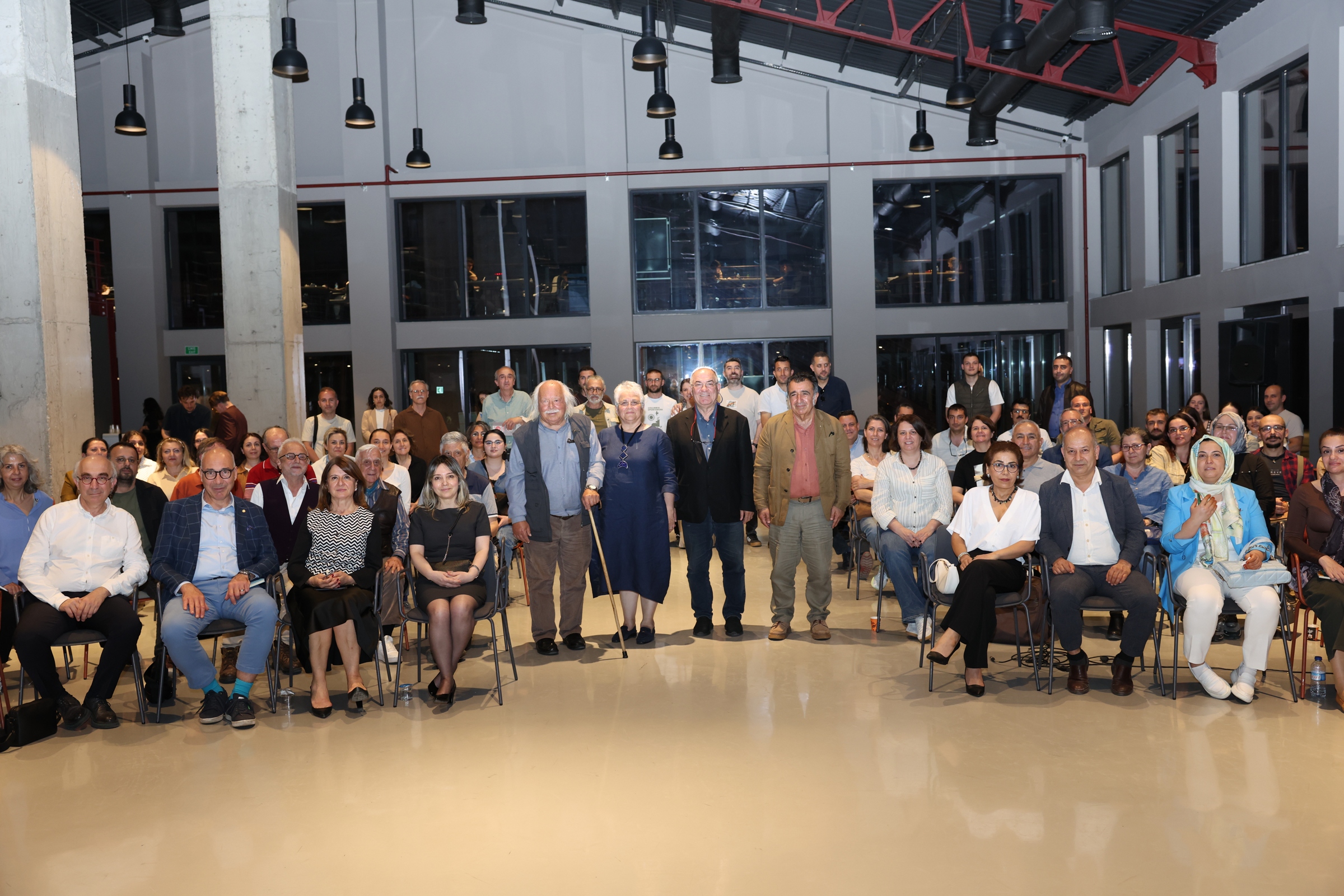 Nilüfer’de düzenlenen özel panelde Türkiye arkeolojisinin sorunları, kültürel mirastaki tahribat