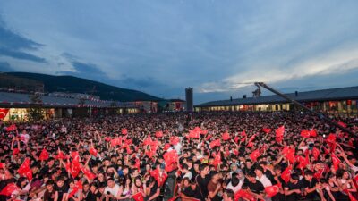 Osmangazi’de 19 Mayıs kutlamaları on binlerce kişinin katıldığı yürüyüş ve