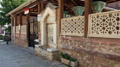 Mudanya Belediyesi, Osmanlı döneminden kalan mezar taşları ve tarihi çeşmeleri