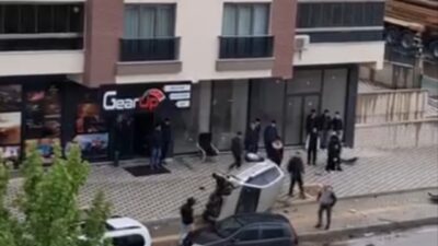Bursa’da kontrolden çıkan otomobil takla attı, vatandaşlar aynı noktada sık