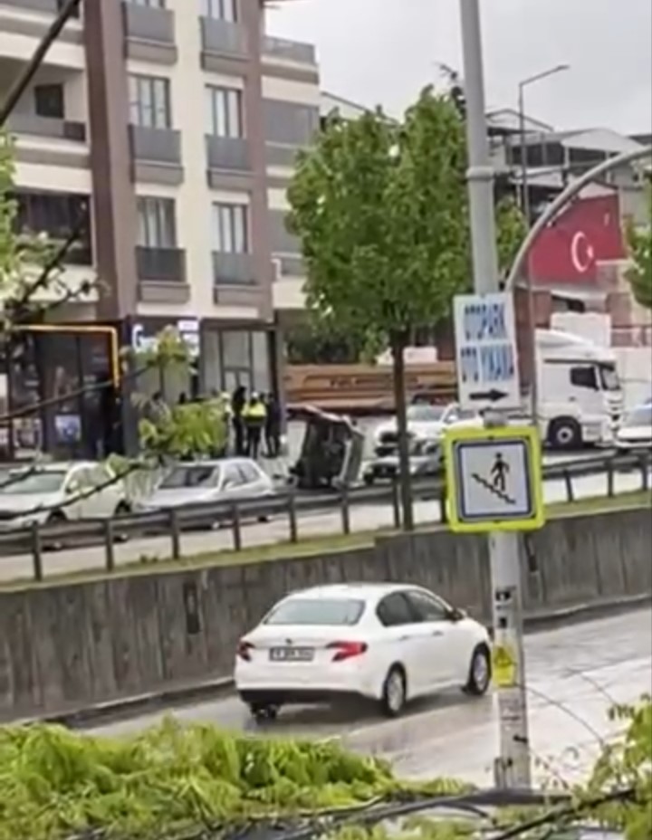 Kontrolden çıkan araç takla attı 1 Bursam Medya -