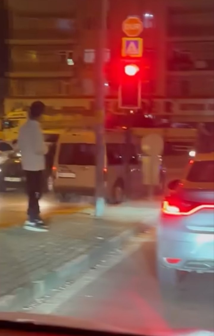 Yıldırım’da ters şeride giren hafif ticari araç sürücüsü trafiği birbirine