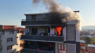 Bursa’nın Nilüfer ilçesinde bir apartmanın 3. katında çıkan yangın mahallede