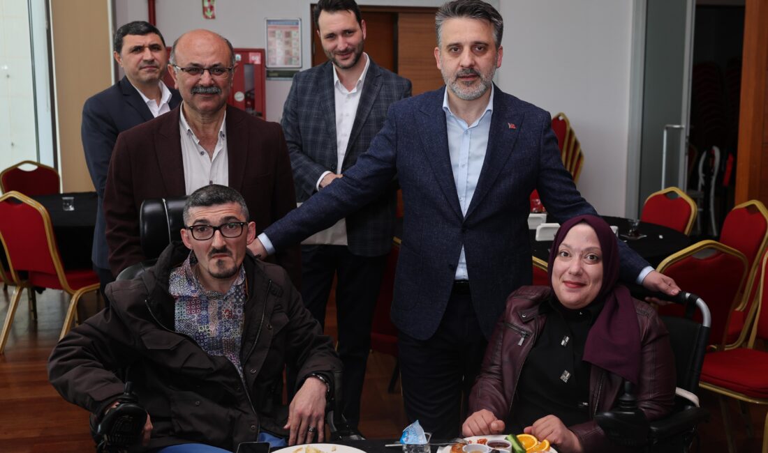 Bursa Büyükşehir Belediyesi’nin düzenlediği ‘Engelsiz Bursa Buluşması’nda özel ihtiyaçlı bireylerin
