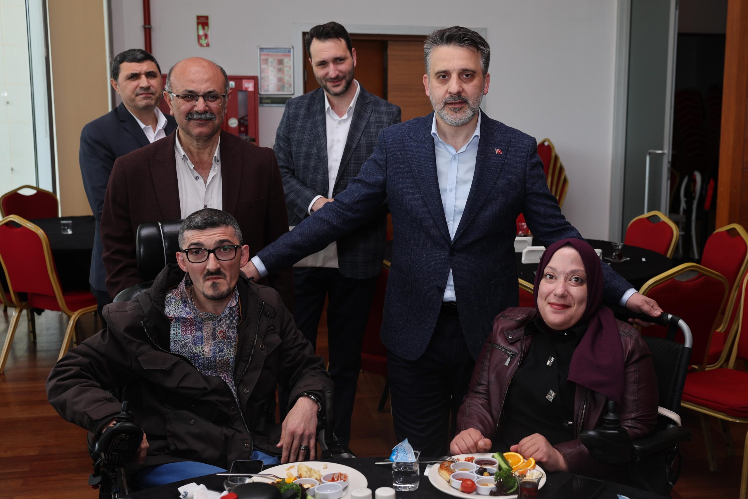 Bursa Büyükşehir Belediyesi’nin düzenlediği ‘Engelsiz Bursa Buluşması’nda özel ihtiyaçlı bireylerin