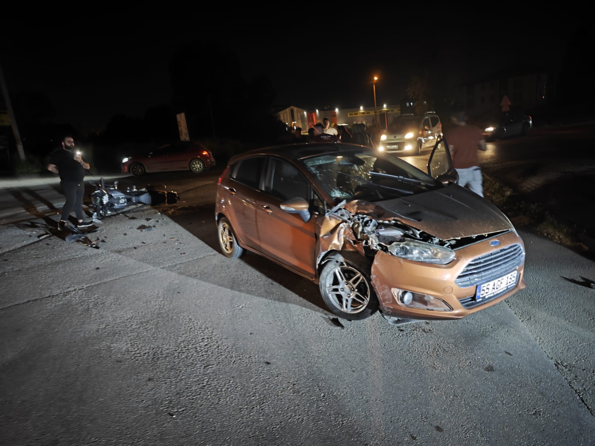 Bursa’nın İnegöl ilçesinde otomobil ile motosikletin kafa kafaya çarpıştığı kazada