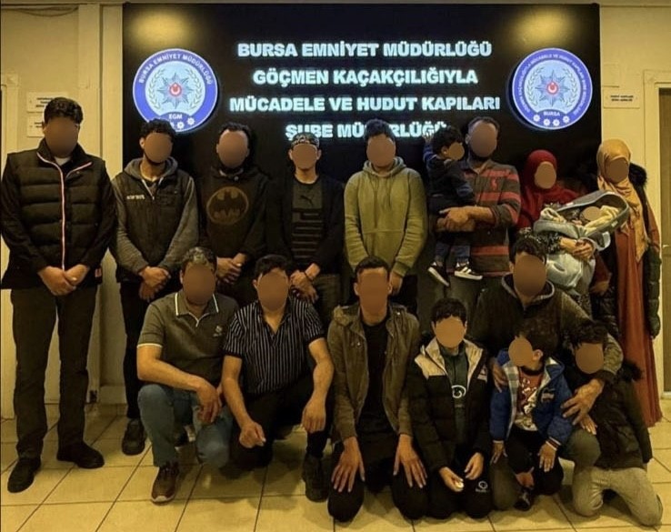 Bursa’da polis ekiplerinin Osmangazi ve Yıldırım’da düzenlediği operasyonlarda 18 kaçak