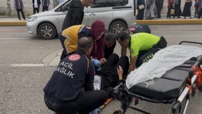Bursa’da alt geçidi kullanmayıp yolun karşısına geçmek isteyen yaya, otomobilin
