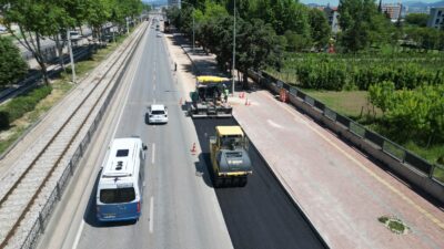 Bursa Büyükşehir Belediyesi tarafından İstanbul Yolu üzerinde başlatılan asfalt yenileme
