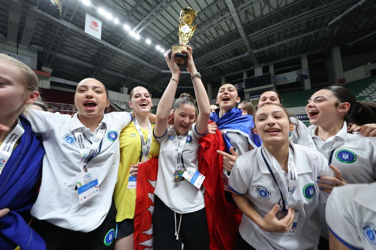 9 takımın mücadele ettiği Uluslararası U16 Kızlar Basketbol Turnuvası’nda şampiyonluk
