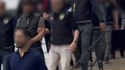 Bursa’da çalıntı ve hacizli araçların şase numaralarını değiştirerek piyasaya sürdüğü