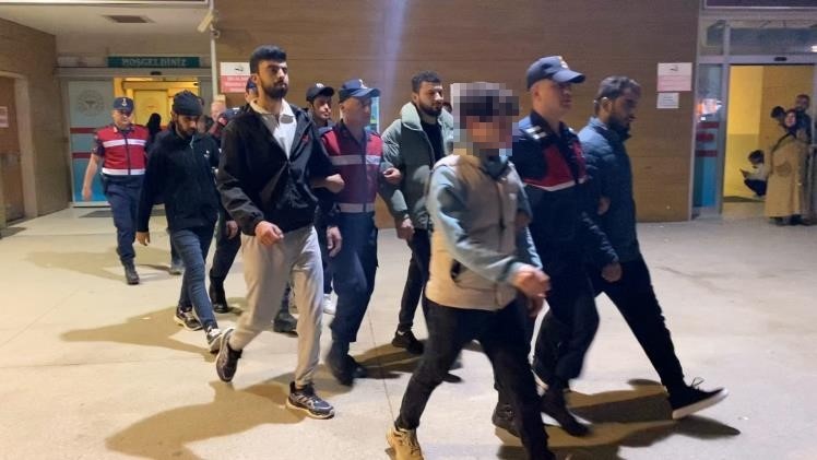 Bursa’nın İnegöl ilçesinde jandarma ekiplerinin düzenlediği operasyonda kaçak yollarla ülkeye