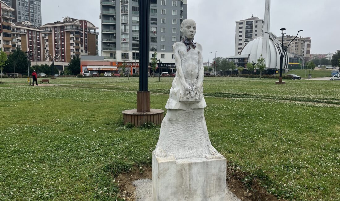 Nilüfer 23 Nisan Mahallesi’nde parka yerleştirilen heykel, vatandaş anketi sonrası