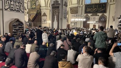 Bursa’da vatandaşlar Kurban Bayramı namazı için tarihi camilere akın etti.