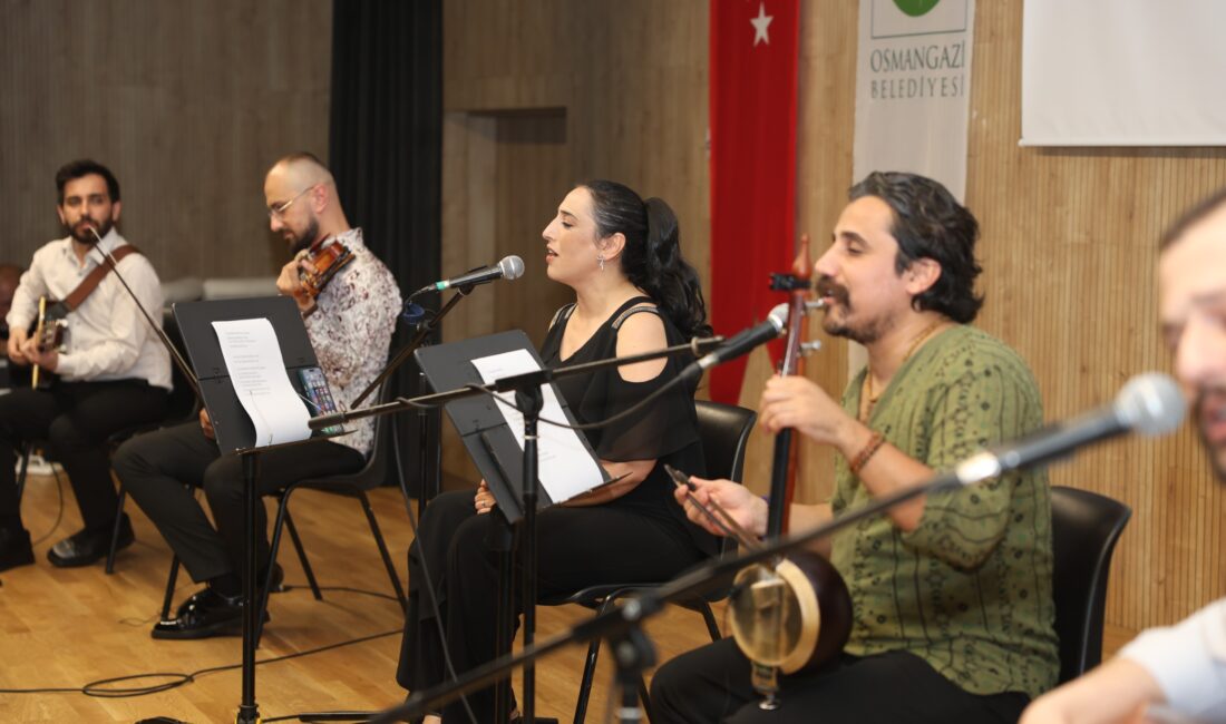 Bursa’nın fethinin 700. yılı etkinlikleri kapsamında düzenlenen “Anadolu Türküleri” konserinde