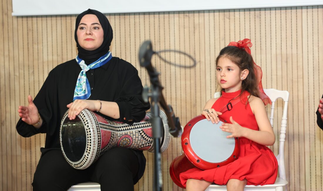 Osmangazi Belediyesi’nin Anneler Günü’ne özel düzenlediği etkinlikte anneler ve kızları