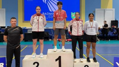 Osmangazi Belediyespor’un milli badmintoncuları Elifnur Demir ve Zeynep Berre Ocakoğlu,