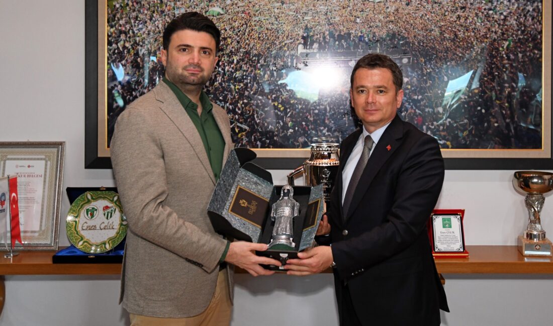 Bursaspor Başkanı Enes Çelik’e tebrik ziyaretinde bulunan Erkan Aydın, yeni